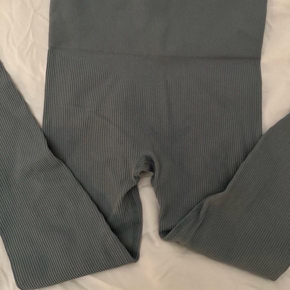 TOMBOY Blue/green workout set - Picture 7 of 8